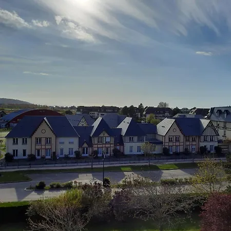 Et Soleil A Sur Mer/ Deauville בלונוויל-סור-מר